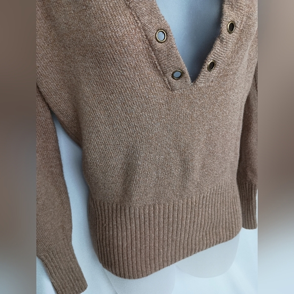 NWT Gimmicks by BKE Tan Brown Soft Stretchy Casual V-Neck Sweater (#685) - Picture 6 of 7